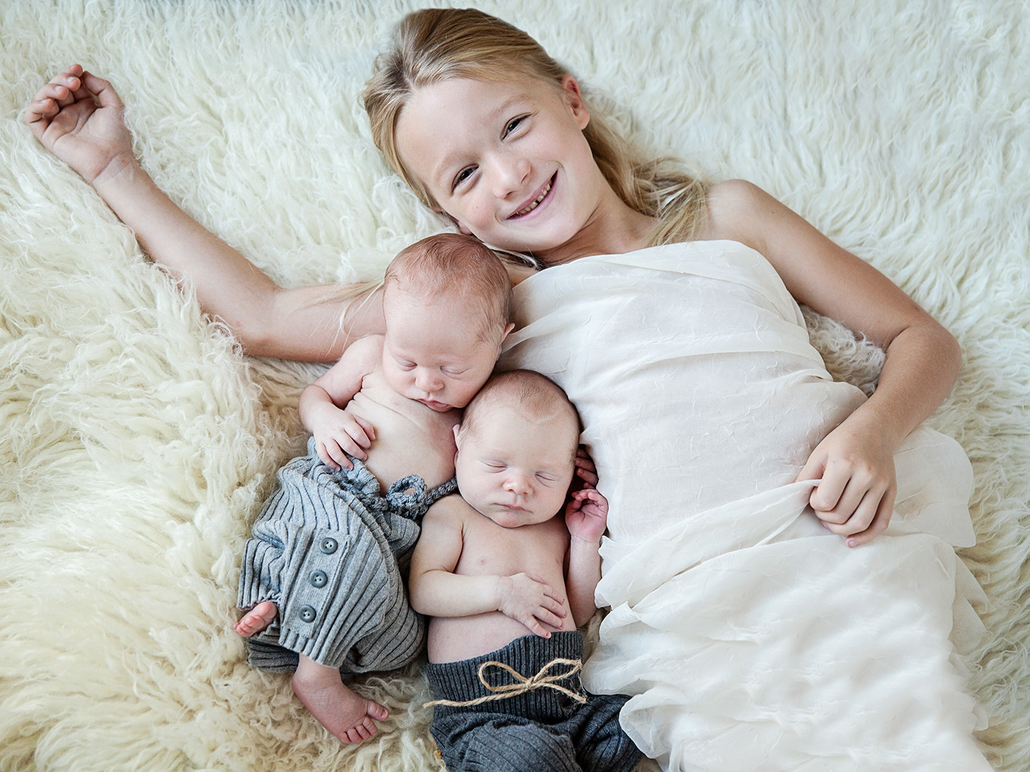 newborn twins sibling photo